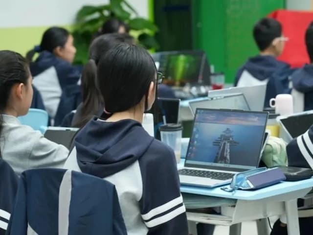 联想集团打造的面向合作伙伴一站式门户以及数字化智能化服务平台，以One Lenovo为指导思想，加速以客户为中心转型,开放合作,广交朋友，进一步做大做强大联想体系，同时通过数字化与智能化方式和手段，打造多产品、多模式、高效支持与合作的生态体系，以智慧创造渠道新价值。秉承开放、合作、共赢，为合作伙伴赋能的原则，实现共同发展、共同进步、共赢新IT；